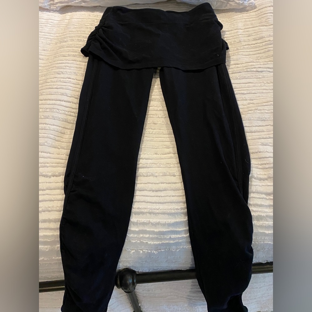Athleta black rouged leggings.
